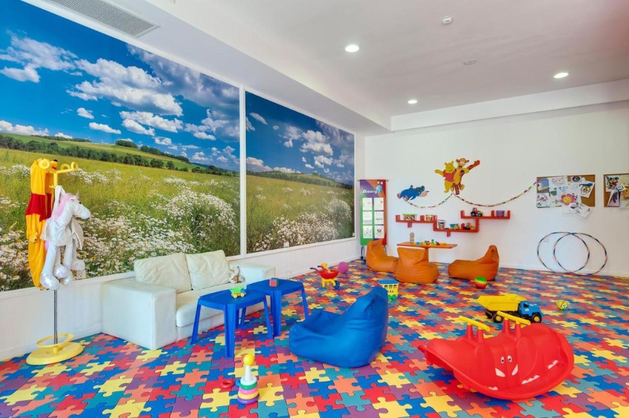 Private In Royal 5* דירה